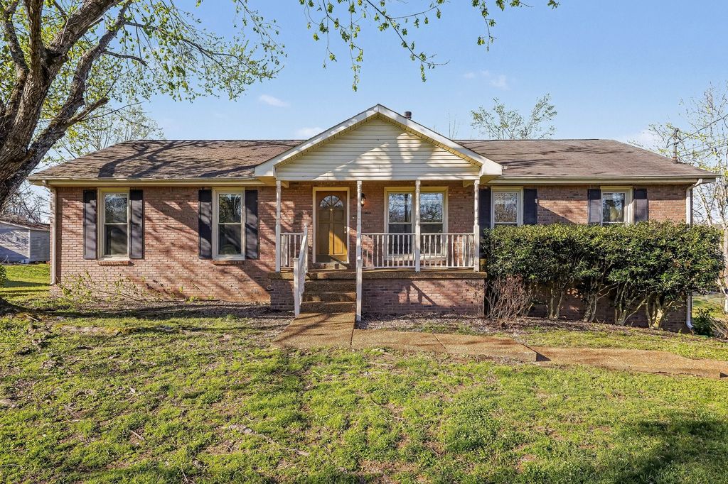 7303 Clearview Dr, Fairview, TN 37062