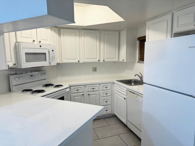 8333 Lake Dr 102, Doral, FL 33166