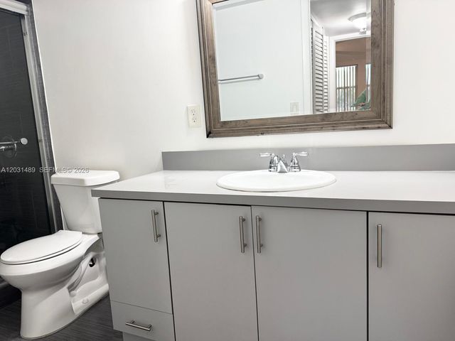 8333 Lake Dr 102, Doral, FL 33166