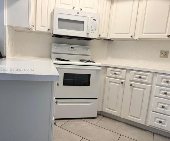 8333 Lake Dr 102, Doral, FL 33166