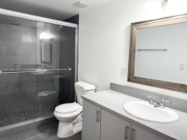 8333 Lake Dr 102, Doral, FL 33166