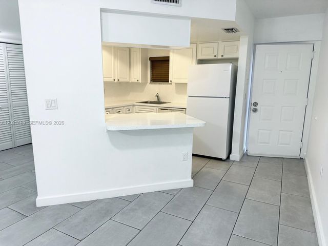8333 Lake Dr 102, Doral, FL 33166