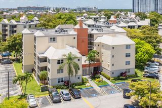 8333 Lake Dr 102, Doral, FL 33166