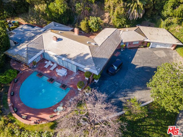 1114 Calle Vista Drive, Beverly Hills, CA 90210