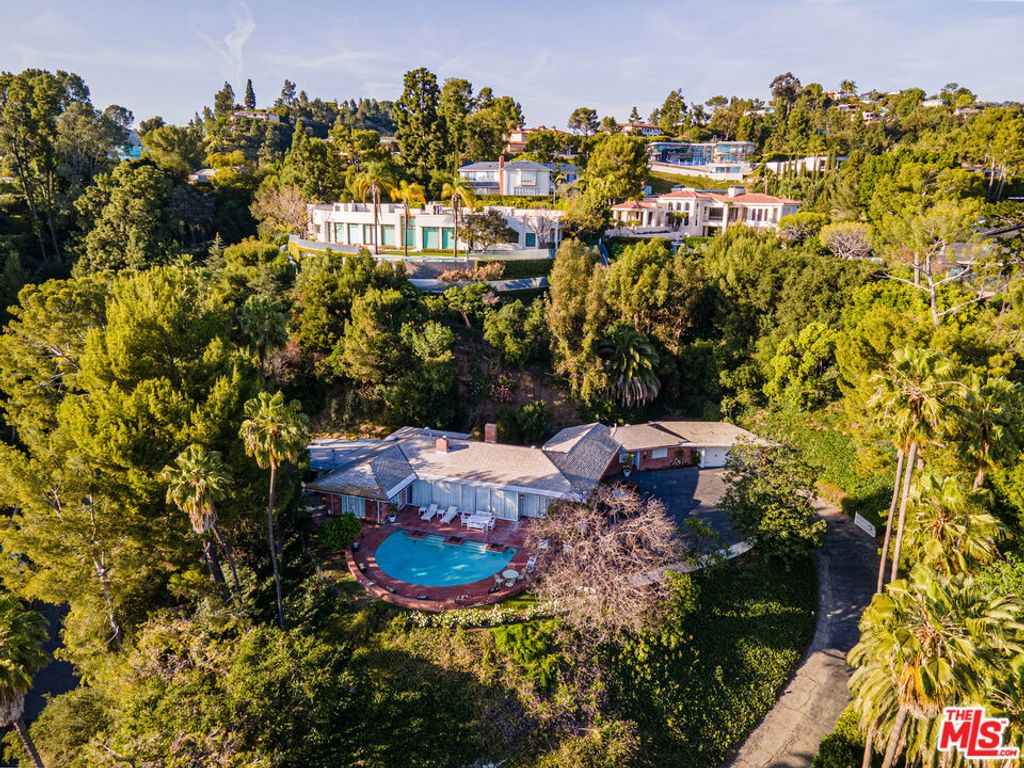 1114 Calle Vista Drive, Beverly Hills, CA 90210
