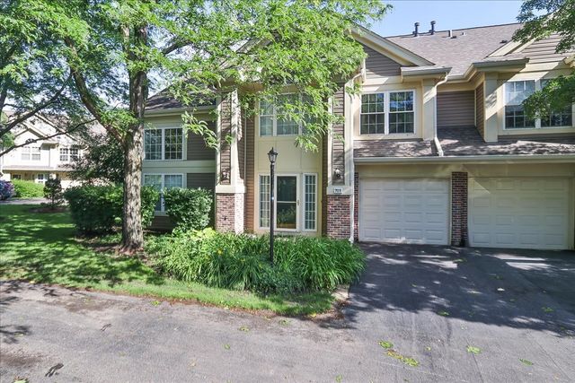 725 Deep Wood Court, Elk Grove Village, IL 60007
