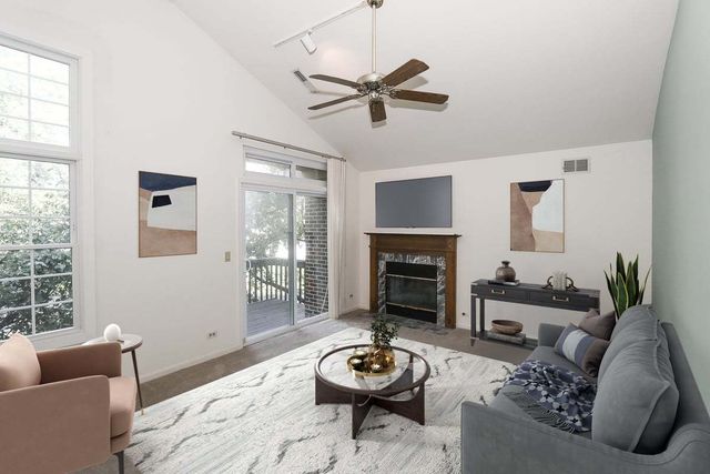 725 Deep Wood Court, Elk Grove Village, IL 60007