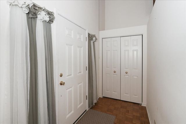 725 Deep Wood Court, Elk Grove Village, IL 60007