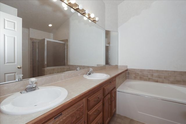 725 Deep Wood Court, Elk Grove Village, IL 60007