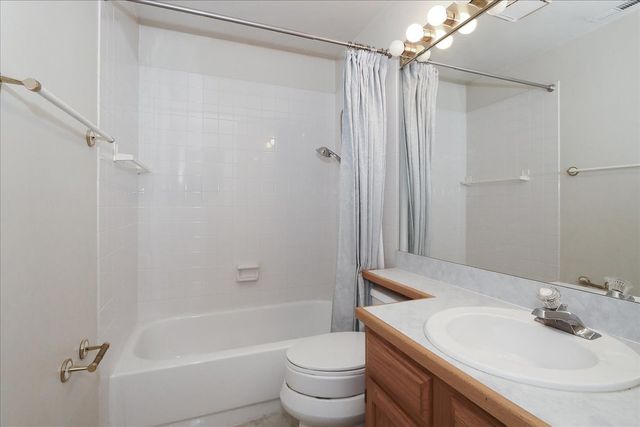 725 Deep Wood Court, Elk Grove Village, IL 60007