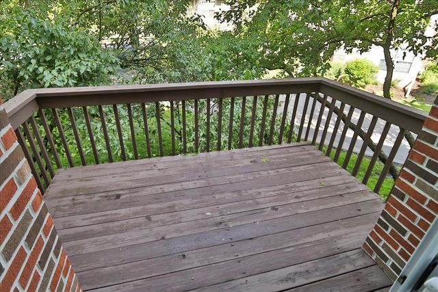 725 Deep Wood Court, Elk Grove Village, IL 60007