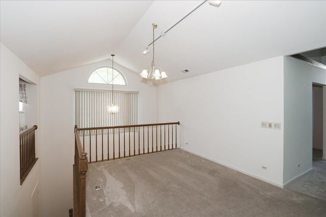 725 Deep Wood Court, Elk Grove Village, IL 60007