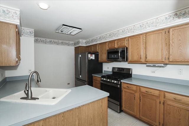725 Deep Wood Court, Elk Grove Village, IL 60007