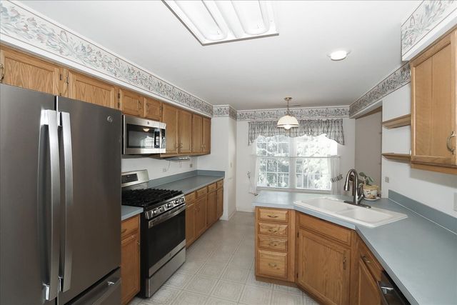 725 Deep Wood Court, Elk Grove Village, IL 60007
