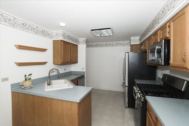 725 Deep Wood Court, Elk Grove Village, IL 60007