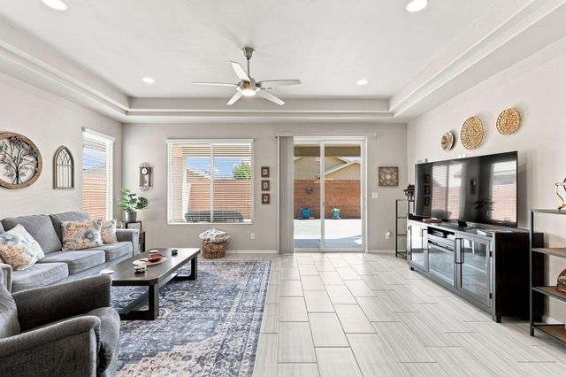 6329 Kestrel Drive NE, Rio Rancho, NM 87144
