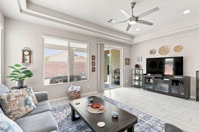 6329 Kestrel Drive NE, Rio Rancho, NM 87144
