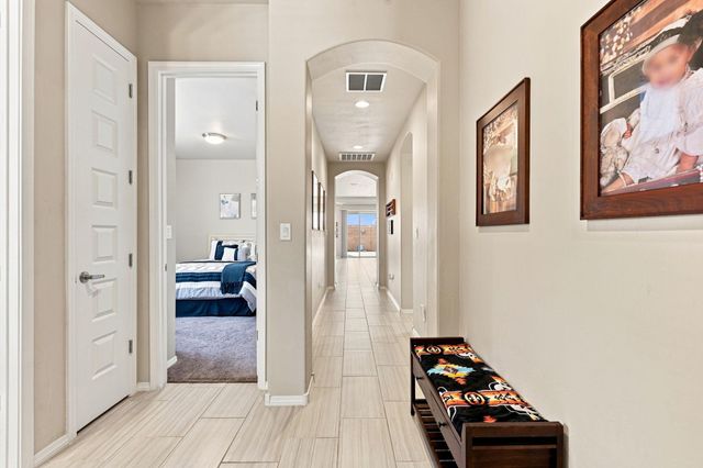 6329 Kestrel Drive NE, Rio Rancho, NM 87144