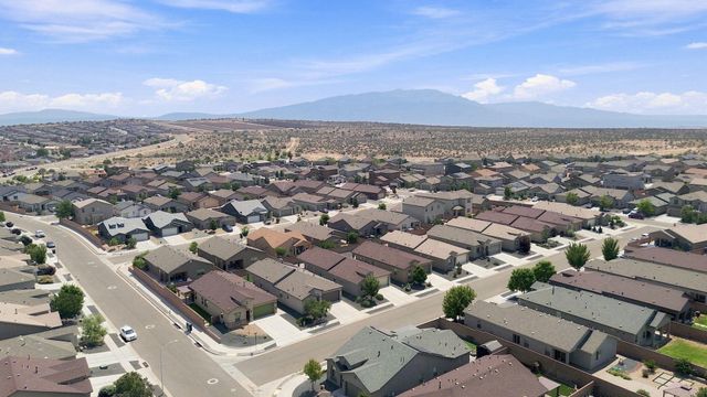 6329 Kestrel Drive NE, Rio Rancho, NM 87144