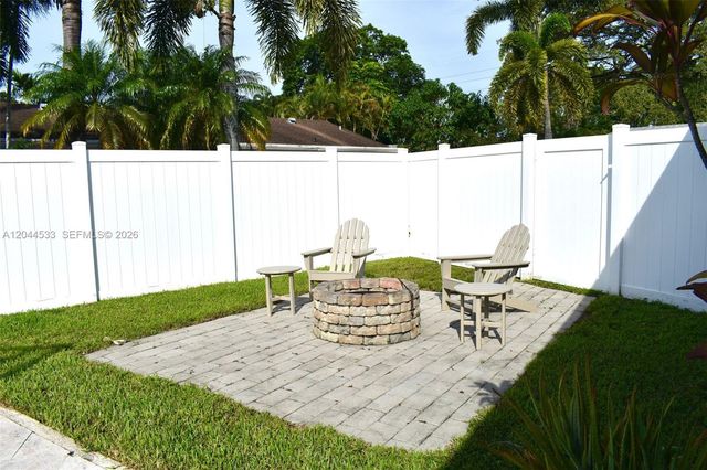9820 NW 7th St 0, Pembroke Pines, FL 33024