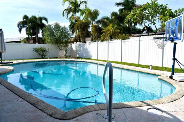 9820 NW 7th St 0, Pembroke Pines, FL 33024