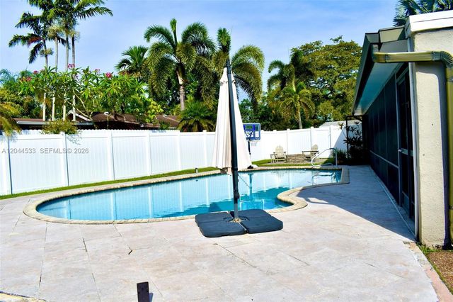 9820 NW 7th St 0, Pembroke Pines, FL 33024