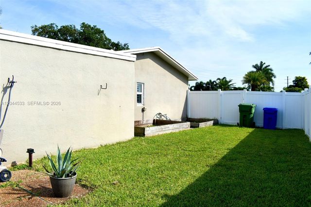 9820 NW 7th St 0, Pembroke Pines, FL 33024