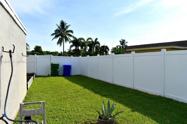 9820 NW 7th St 0, Pembroke Pines, FL 33024