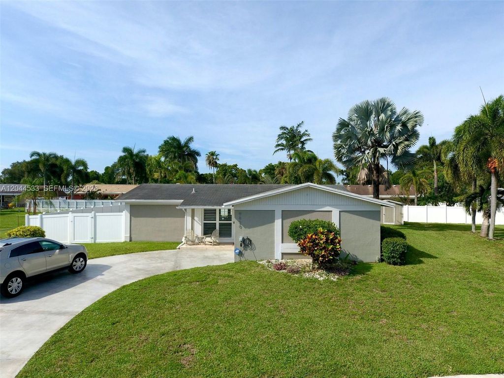 9820 NW 7th St 0, Pembroke Pines, FL 33024