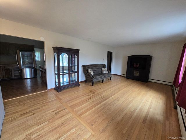 5 Beaverbrook Road, New Windsor, NY 12553
