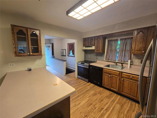 5 Beaverbrook Road, New Windsor, NY 12553