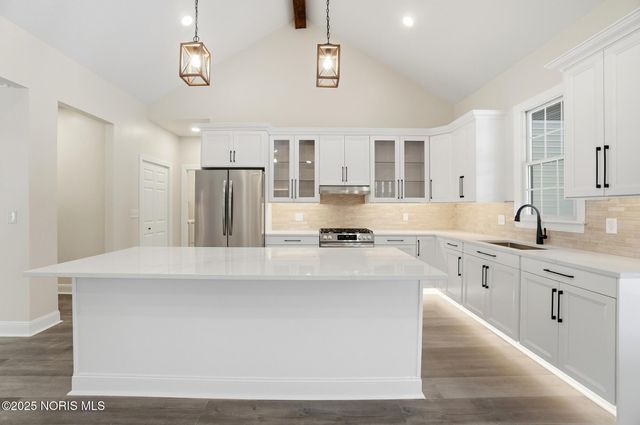 432 Linden Drive, Pemberville, OH 43450