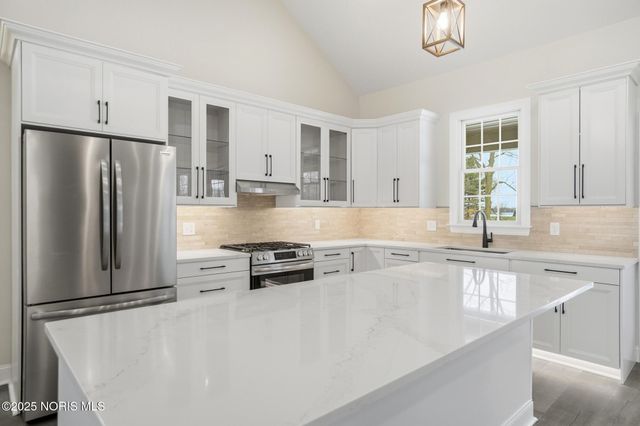 432 Linden Drive, Pemberville, OH 43450