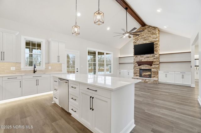 432 Linden Drive, Pemberville, OH 43450