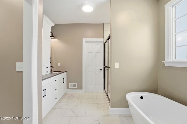 432 Linden Drive, Pemberville, OH 43450