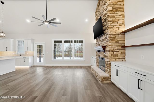 432 Linden Drive, Pemberville, OH 43450