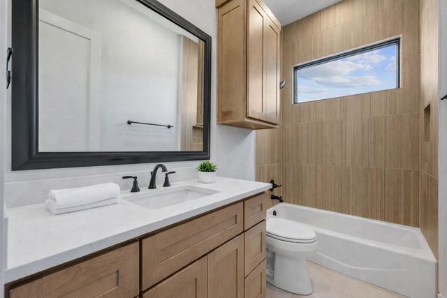 2401 KAHALA SUNSET DR, Spicewood, TX 78669