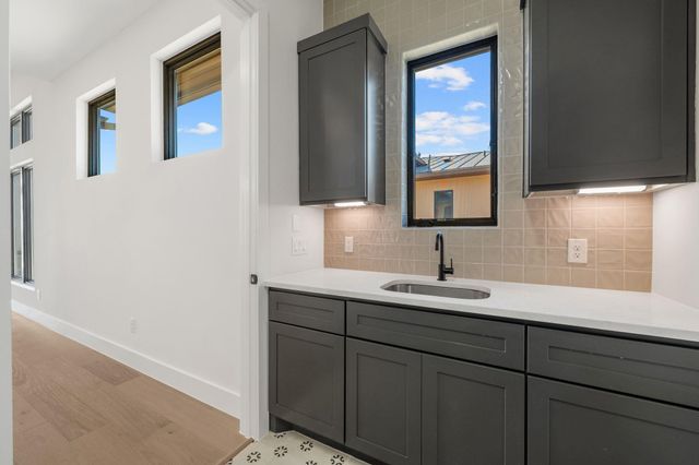 2401 KAHALA SUNSET DR, Spicewood, TX 78669