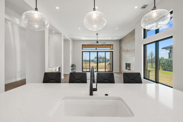 2401 KAHALA SUNSET DR, Spicewood, TX 78669