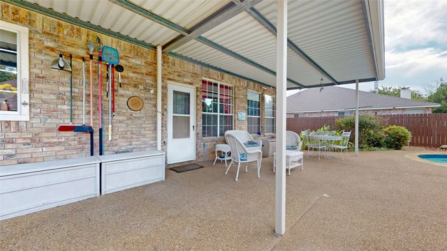 817 Crystal Lane, Hurst, TX 76054