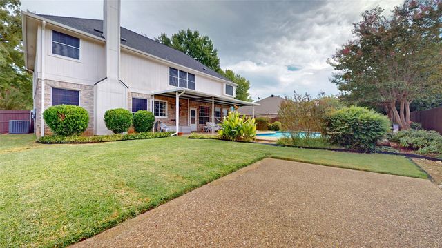 817 Crystal Lane, Hurst, TX 76054