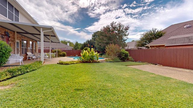 817 Crystal Lane, Hurst, TX 76054