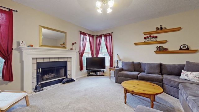 817 Crystal Lane, Hurst, TX 76054