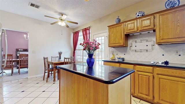 817 Crystal Lane, Hurst, TX 76054