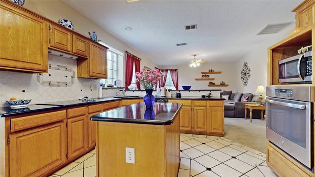 817 Crystal Lane, Hurst, TX 76054