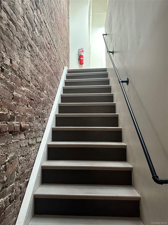 1618 Taylor Avenue, Bronx, NY 10460 — photo 2