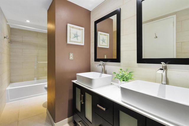 4001 S Ocean Drive 8E, Hollywood, FL 33019