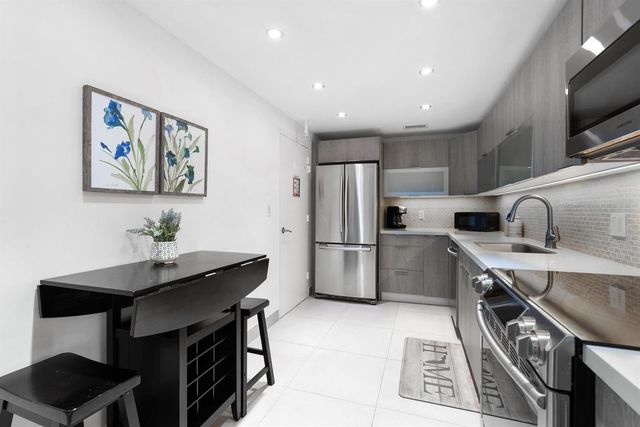 4001 S Ocean Drive 8E, Hollywood, FL 33019