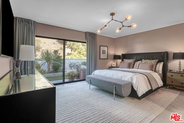 3560 Mandeville Canyon Road, Los Angeles, CA 90049