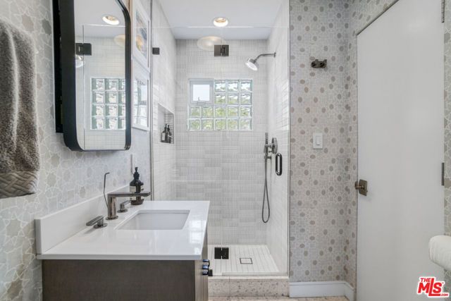 3560 Mandeville Canyon Road, Los Angeles, CA 90049